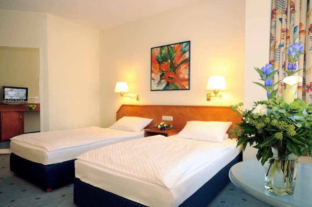 Hotel Frisia เลียร์ ภายนอก รูปภาพ